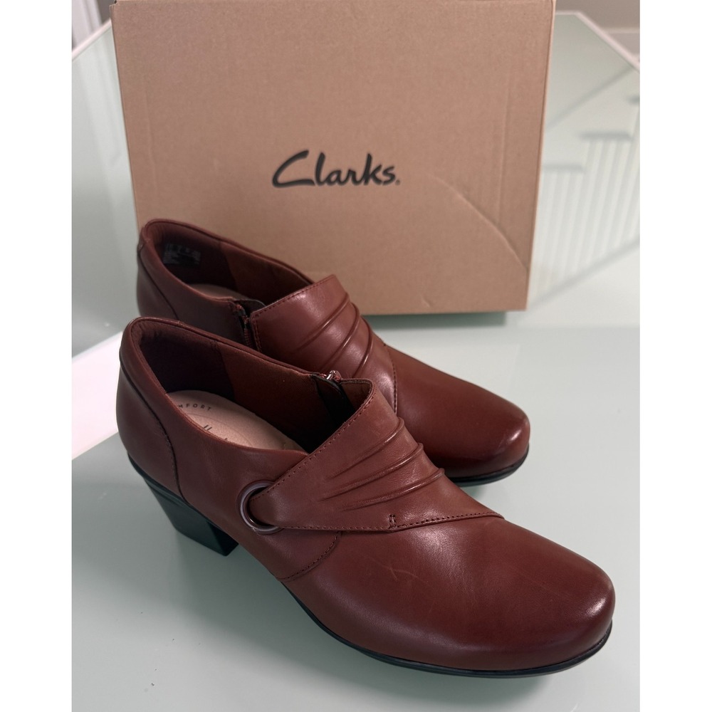 CLARKS Women's Sz 8 M EMSLIE WILLA Brown Leather Booties Zip w/Box